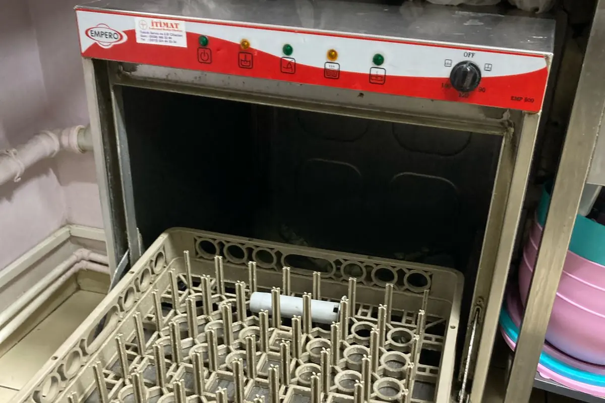 Bulaşık makinesinde bardak sepeti ve yıkama haznesi, Kar-Ser Teknik saha kaydı