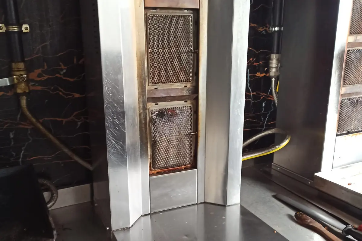 Döner ocağının brülör plakaları ve gaz hattı