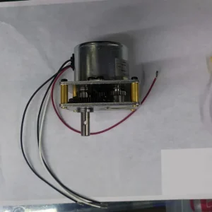Endüstriyel döner ocağı şiş motoru 220V, redüktörlü, 4 ayak montajlı, çıkış millii orijinal yedek parça.