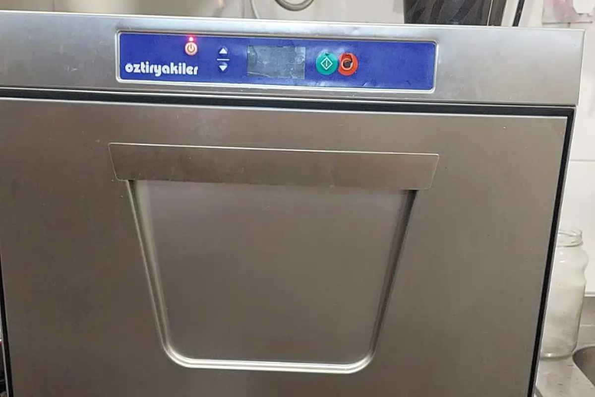 Bakımı tamamlanmış giyotin bulaşık makinesi