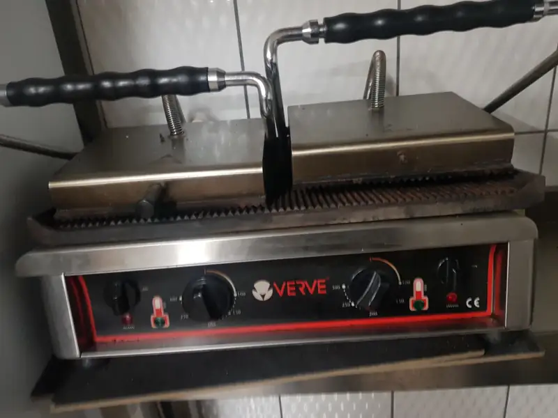 Tost makinesi — Empero Ataşehir Teknik Servisi | Kar-Ser Teknik saha çalışması