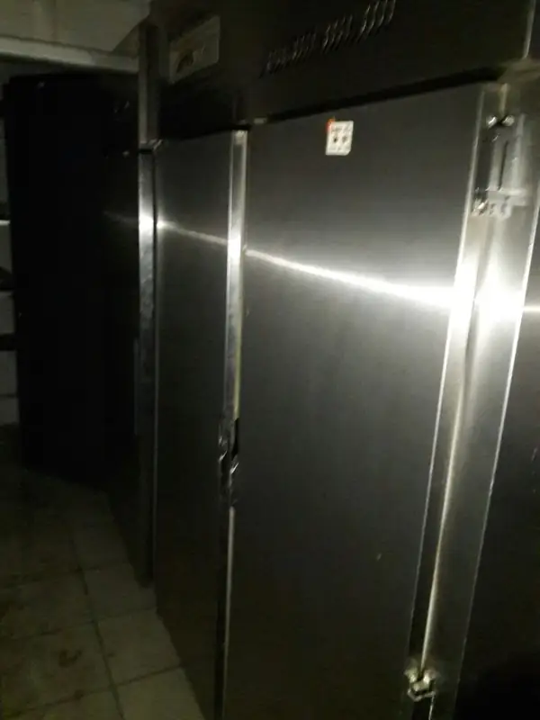 Dik tip endüstriyel soğutucu — Myco Kadıköy Servisi | Kar-Ser Teknik saha çalışması