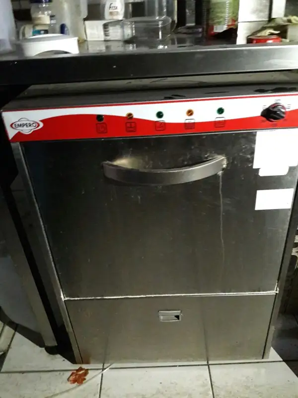 Endüstriyel bulaşık makinesi — Empero Kadıköy Servisi | Kar-Ser Teknik saha çalışması