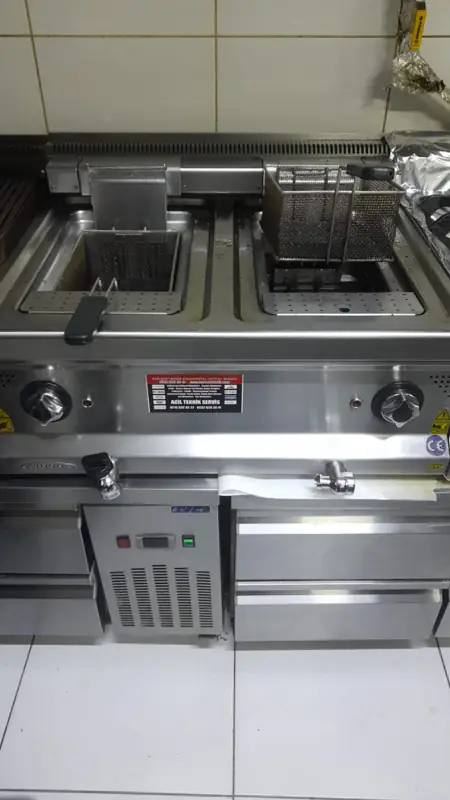 Empero Maltepe Servisi 1 Fritöz — Empero Maltepe Servisi | Kar-Ser Teknik saha çalışması